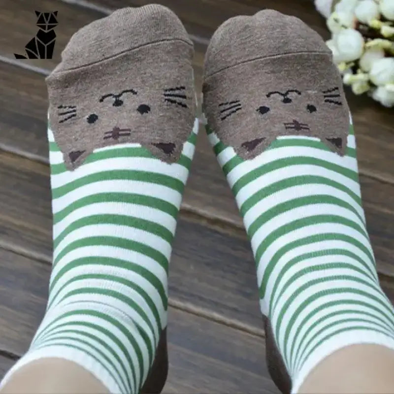 Chaussettes Chats Adorables Avec Rayures Colorées Et Broderies Mignonnes