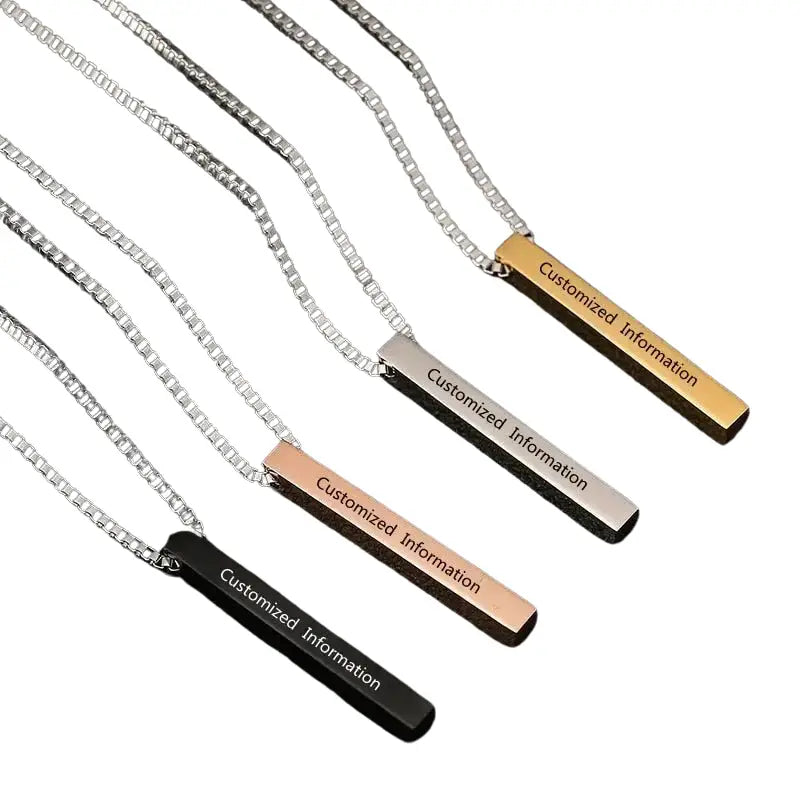 Collier cuboïde personnalisé avec gravure - Trois colliers présentés Transparent Background