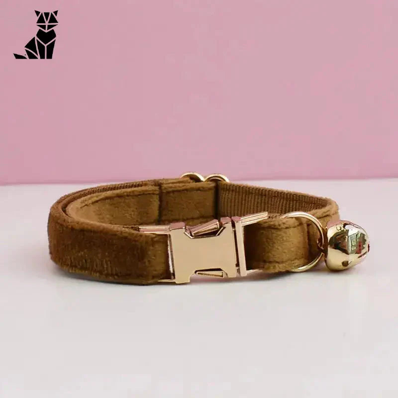 Collier pour chat souple et personnalisable - velours marron avec cloche dorée pour plus de sécurité