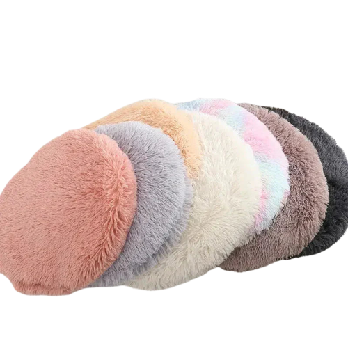 Lit rond pour petits animaux avec une pile de coussins en fourrure moelleux et doux Transparent Background