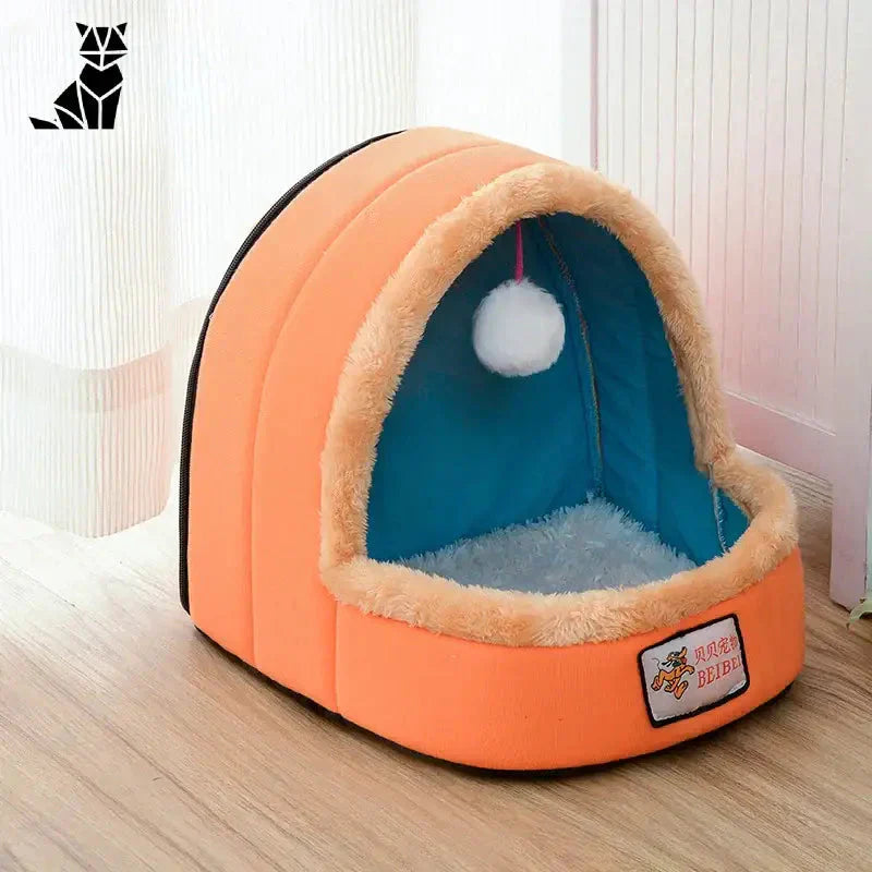 Chat profitant d’un lit douillet dans l’espace personnel confortable pour chat - design élégant