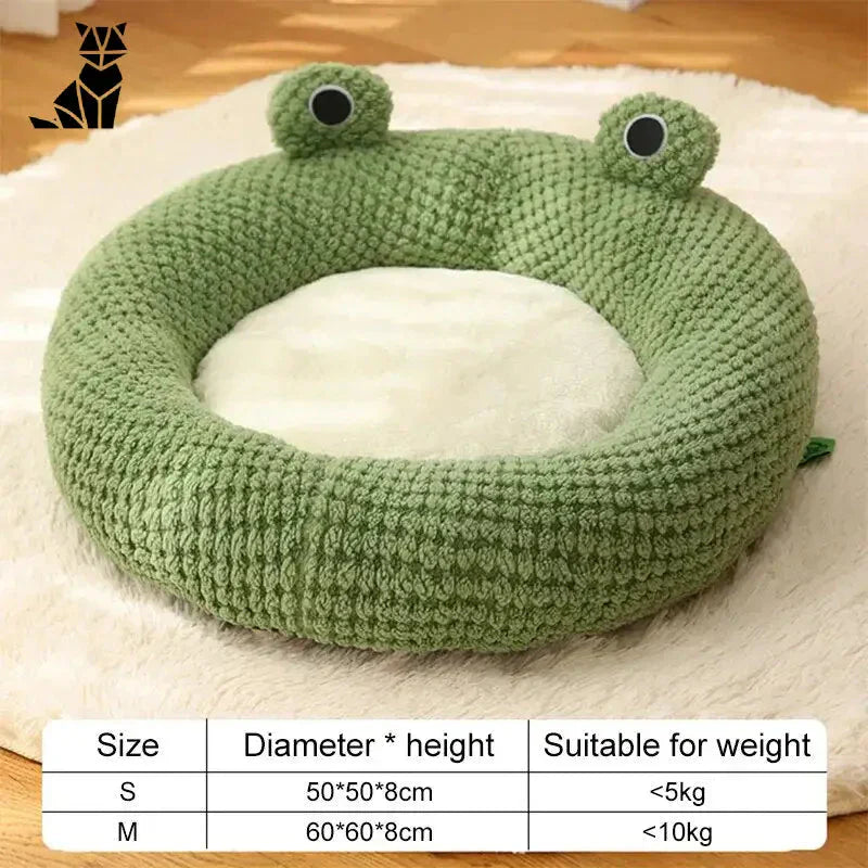 Nid de peluche grenouille pour sommeil profond - Lit pour chien grenouille verte sur tapis blanc pour Sommeil Profond