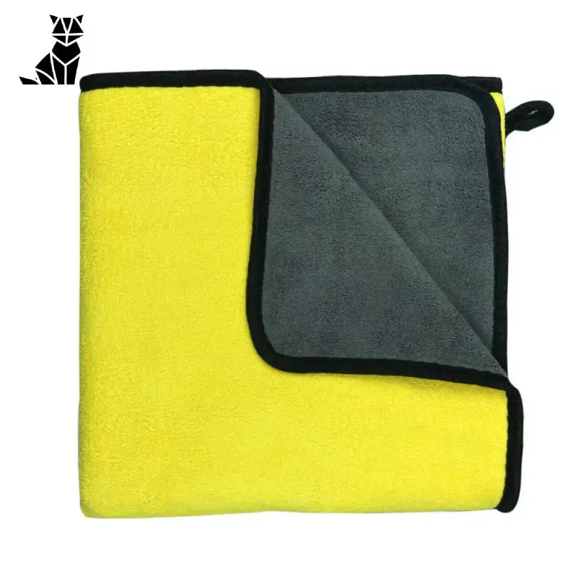 Serviette en microfibre super absorbante - Jaune et noir en gros plan sur fond blanc