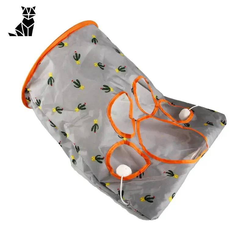 Couche grise et orange avec bordures orange, présentée dans Cat Play Tunnel - Durable Nylon Fun. Facile à ranger